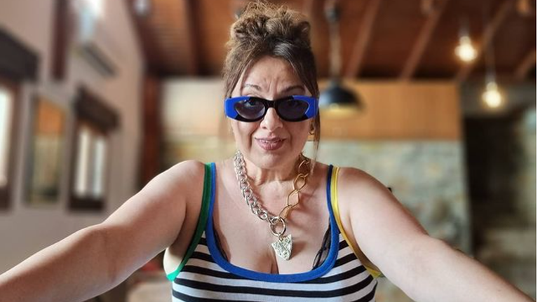 Σοφία Μουτίδου: Mε τον σύντροφό της, Κωνσταντίνο για διακοπές στη Σαντορίνη [εικόνες]