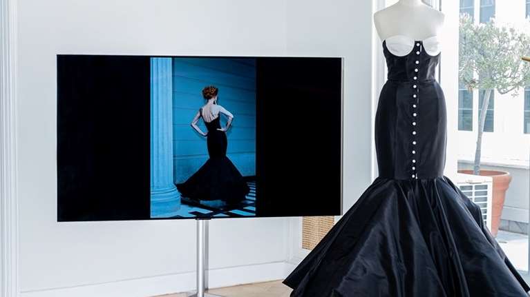 Σαν έργο τέχνης: Η νέα συνεργασία της LG με την Βίκυ Κουλιανού &quot;θολώνει&quot; τα όρια μεταξύ αισθητικής και τεχνολογίας