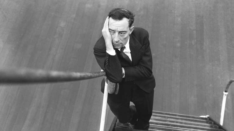 Μπάστερ Κίτον: Από τον ρόλο &quot;σφουγγαρίστρα&quot; και τις ιδιοφυείς σκηνοθεσίες στο μεγάλο σφάλμα της ζωής του