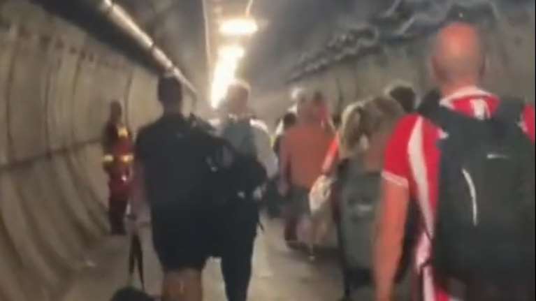 Αποκλεισμένοι για ώρες στο Eurotunnel της Μάγχης - Απίστευτη ταλαιπωρία λόγω μηχανικής βλάβης [βίντεο]