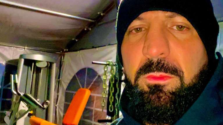 Κορονοϊός: Ο αντιεμβολιαστής Βέλγος κικ μπόξερ &quot;Undertaker&quot; αποφάσισε να φύγει από το νοσοκομείο και πέθανε