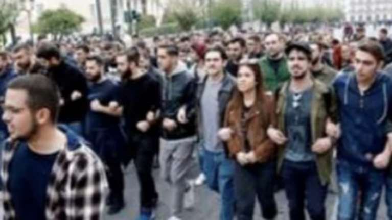 &quot;Ξήλωσαν&quot; δημοσιογράφο του ΑΠΕ μετά τη γκάφα με fake φωτογραφία για την πορεία του ΚΚΕ