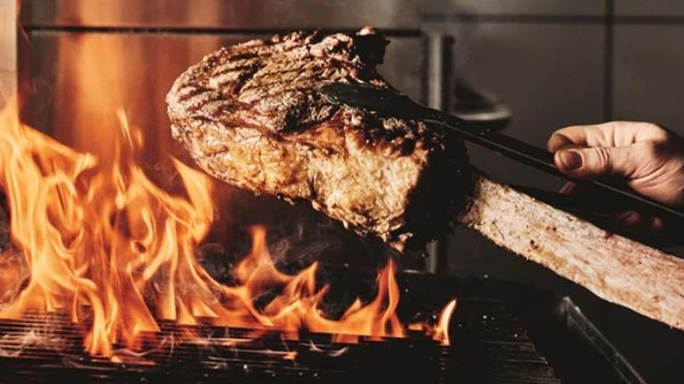 Το Αθηνόραμα ξέρει και προτείνει: Ταβέρνες και εστιατόρια για την Τσικνοπέμπτη - Πού να πάτε για να... τιμήσετε την ημέρα