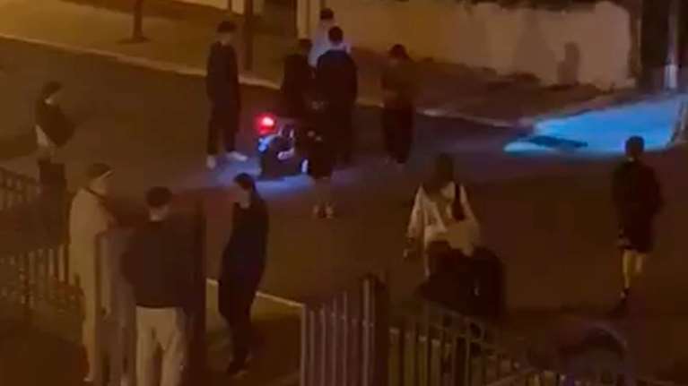 Πόρος: "Τρόμαξα, αυτοί θα με κάψουν", είπε η 85χρονη που της πέταξαν βαρελότα