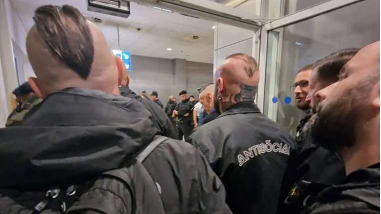 Αυτοί είναι οι 21 Ιταλοί &quot;σκίνχεντ&quot; που συνελήφθησαν - Μέλη της νεοφασιστικής οργάνωσης Casa Pound