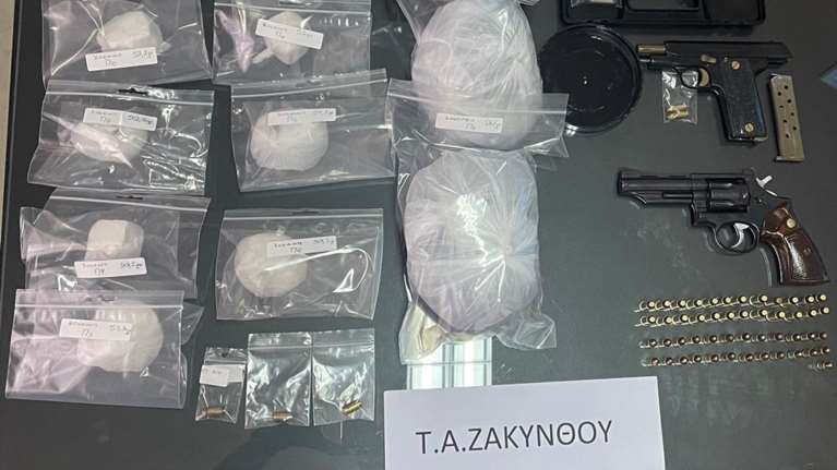 Ζάκυνθος: Ναρκωτικά, όπλα και σφαίρες σε σπίτι 60χρονου προφυλακισμένου για απόπειρα ανθρωποκτονίας