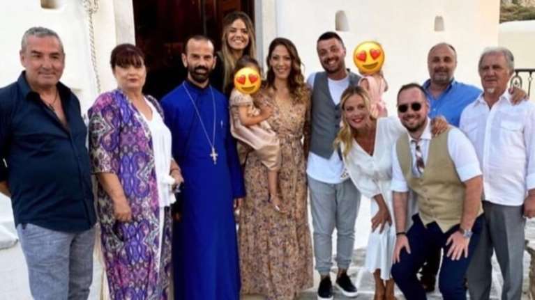 Ζέτα Μακρυπούλια: Οι φωτογραφίες από τη βάπτιση της ανιψιάς της - Η πρώτη της επίσημη εμφάνιση μετά τον χώρισμό