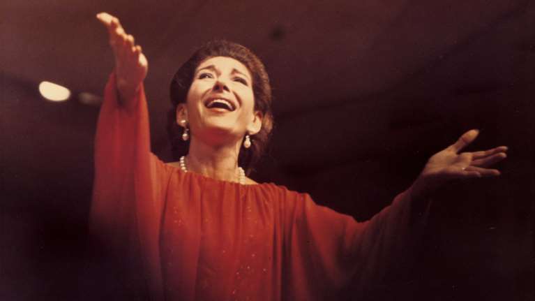 Σπάνια φωτογραφία της Μαρίας Κάλλας με το ζεύγος Καραμανλή και τον Μινωτή - Στην Επίδαυρο το 1961