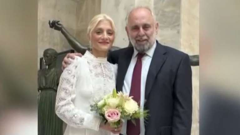 Σωτήρης Χατζάκης: Παντρεύτηκε ο γνωστός σκηνοθέτης και ηθοποιός την αγαπημένη του Πολυξένη Μυλωνά