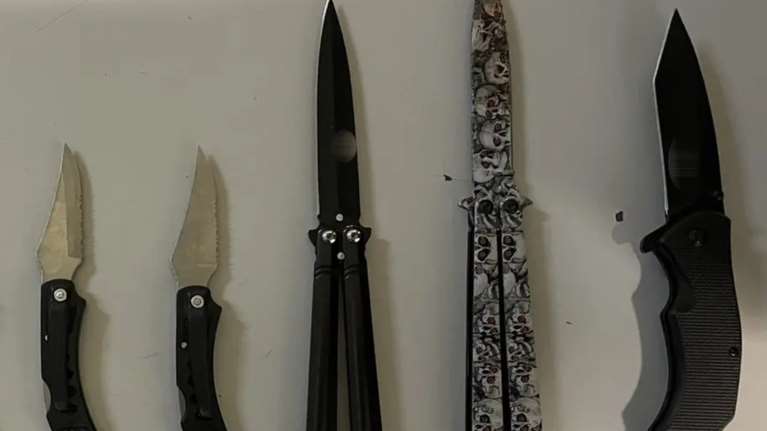 Παγκράτι: Πέντε ανήλικοι πιάστηκαν &quot;φορτωμένοι&quot; με μαχαίρια μετά από συμπλοκή