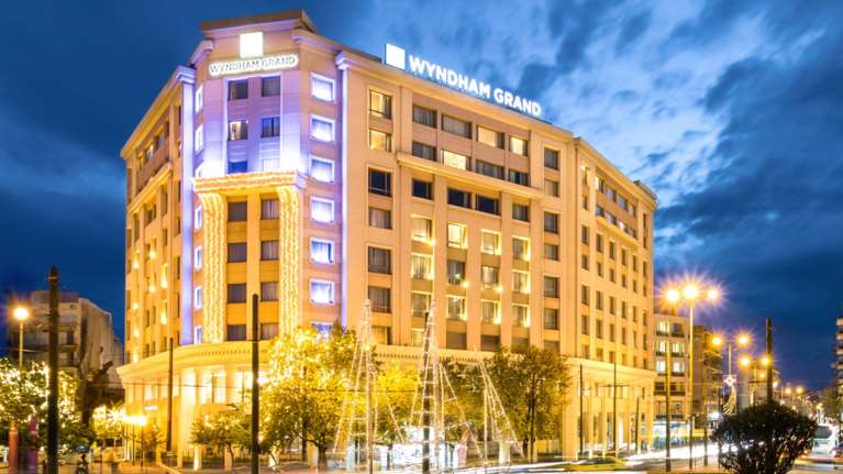 &quot;Ζήστε τη Μαγεία των Γιορτών με την Zeus International Hotels &amp; Resorts&quot; Χριστούγεννα &amp; Πρωτοχρονιά 2024-2025