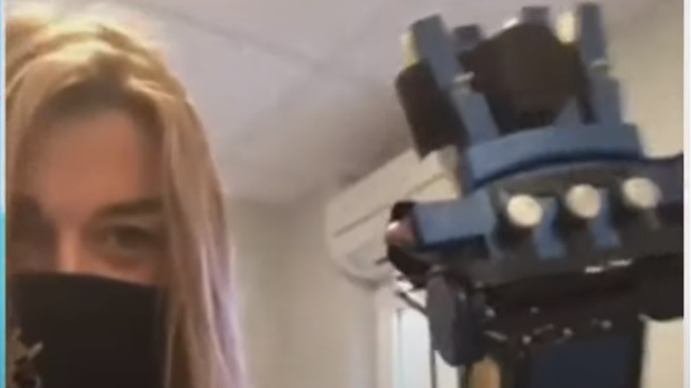 Έρρικα Πρεζεράκου: Δείχνει για πρώτη φορά το χέρι της μετά τον ακρωτηριασμό [βίντεο]