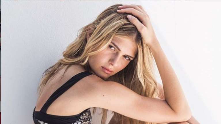 Αμαλία Κωστοπούλου: Η απίθανη εμφάνιση με σέξι βικτωριανό κορσέ με κρόσια, μπούστο καρδιά και πέρλες