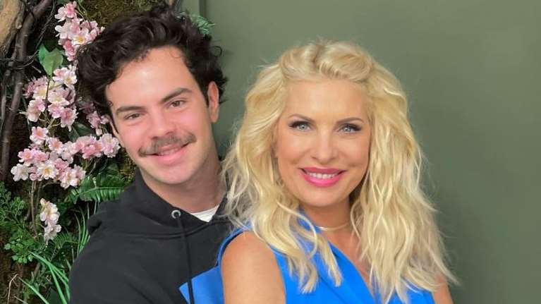 Αγγελος Λάτσιος: Η ευχή από καρδιάς στην μητέρα του - Η φωτογραφία που έκανε repost η Ελένη Μενεγάκη