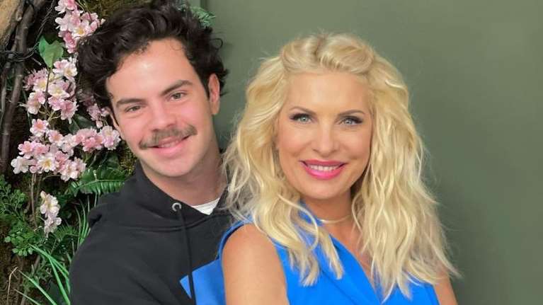 Ο Άγγελος Λάτσιος εύχεται στην Ελένη Μενεγάκη με τον πιο γλυκό τρόπο: &quot;Eλένη, για εμένα μαμά!&quot;