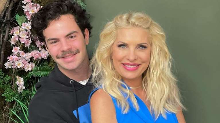 Το απίθανο σχόλιο του Άγγελου Λάτσιου στην Ελένη Μενεγάκη - &quot;Κι εγώ σ&#39; αγαπώ γιόκα μου&quot;