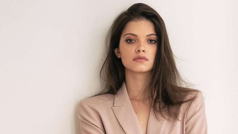 Τζένη Καζάκου: Ηρθε ο καθηγητής μου, χτύπησε τα χέρια του πάνω στο θρανίο και με χαστούκισε