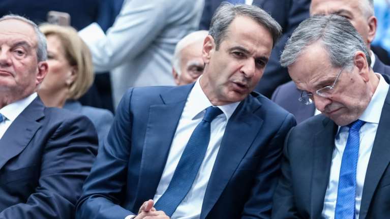 Η ΝΔ "μετρά" δυνάμεις στο νομοσχέδιο για τα ομόφυλα ζευγάρια: Η παρέμβαση Σαμαρά, η σιωπή Καραμανλή και ο γρίφος του Βορίδη