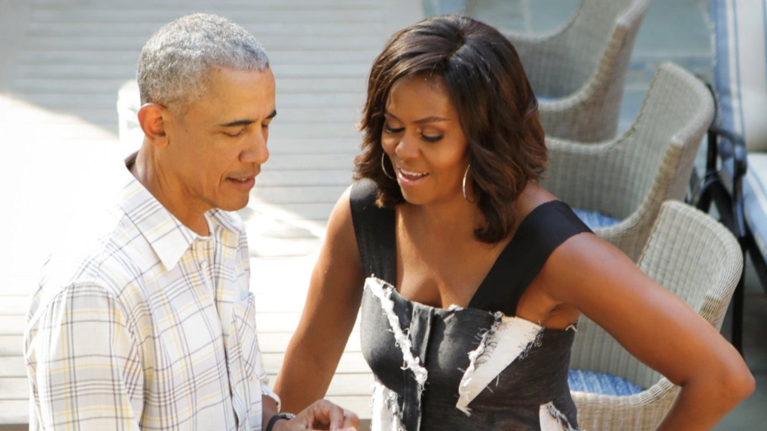 Εκπληξη από Ομπάμα: Γιατί έδωσε το κινητό του τηλέφωνο στο κοινό