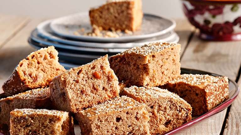 Συνταγή της Αργυρώς Μπαρμπαρίγου για αφράτη παραδοσιακή φανουρόπιτα - Τα &quot;χρυσά&quot; μυστικά