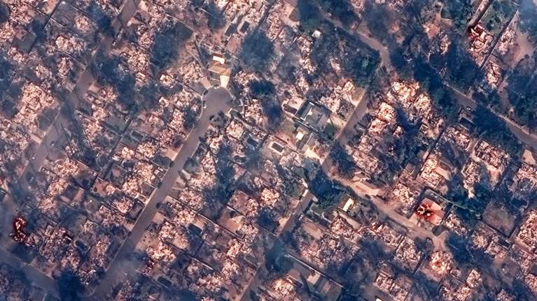 Δραματικές μαρτυρίες ομογενών του Λος Αντζελες: Αρκετοί Έλληνες έχασαν τα σπίτια τους - &quot;Η περιοχή θυμίζει κάτι από το Μάτι&quot;