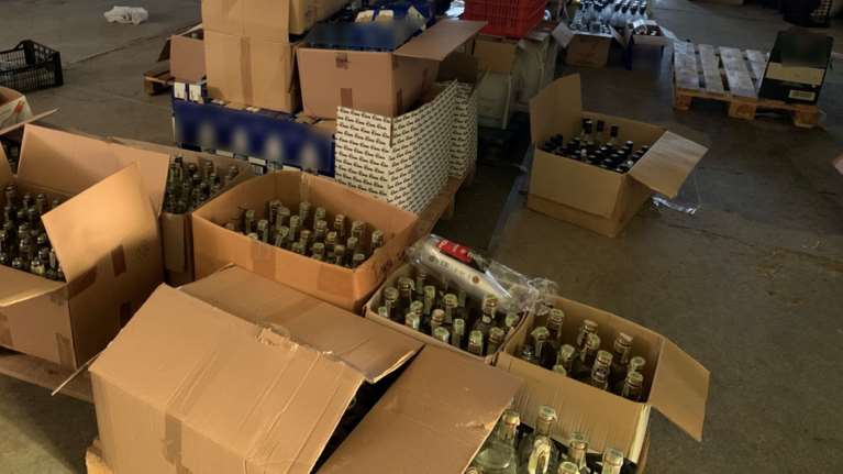 Αντισηπτικά από ποτά &quot;μπόμπες&quot; φτιάχνουν τα υπουργεία Υγείας και Οικονομικών