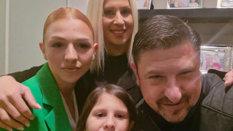 Νίκος Χαρδαλιάς: Γενέθλια με τις γυναίκες της ζωής του - "Μεγαλώνουμε..."