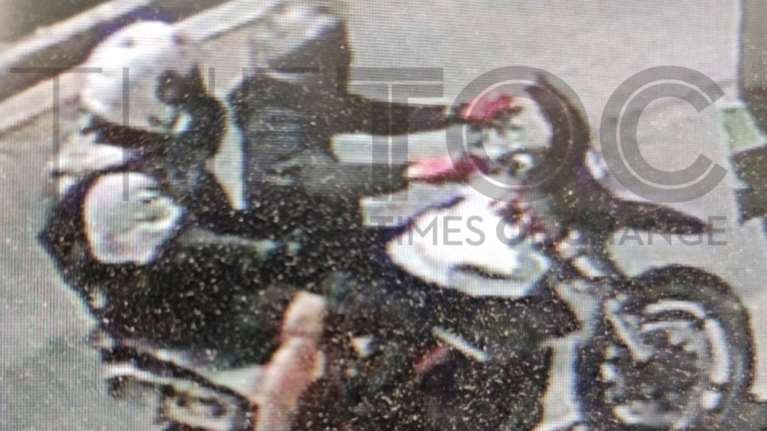 Ντοκουμέντο: Αυτοί είναι οι ληστές που &quot;χτύπησαν&quot; δύο σούπερ μάρκετ σε Γλυφάδα και Π. Φάληρο μέσα σε μισή ώρα [Βίντεο]