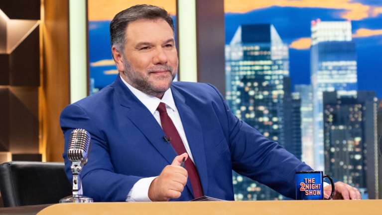 Γρηγόρης Αρναούτογλου | Επίσημο! Το πρόσωπο – έκπληξη στη συμπαρουσίαση του &quot;The 2night Show&quot; και οι πρώτοι καλεσμένοι