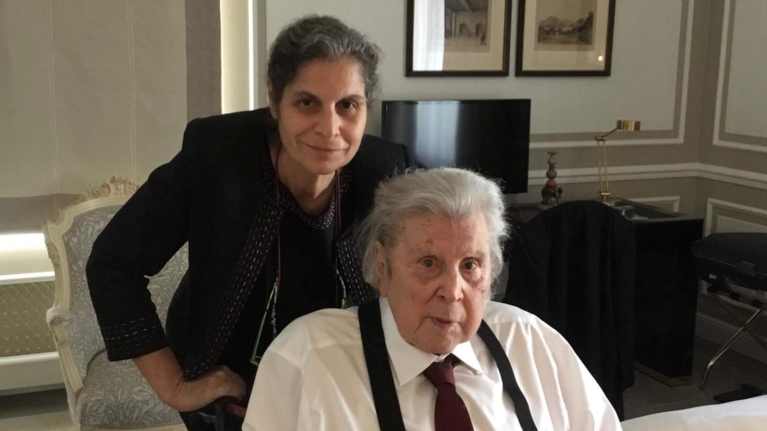 Συγκλονίζει η Μαργαρίτα Θεοδωράκη: Η μητέρα μου δεν γνωρίζει ότι ο Μίκης έφυγε από τη ζωή