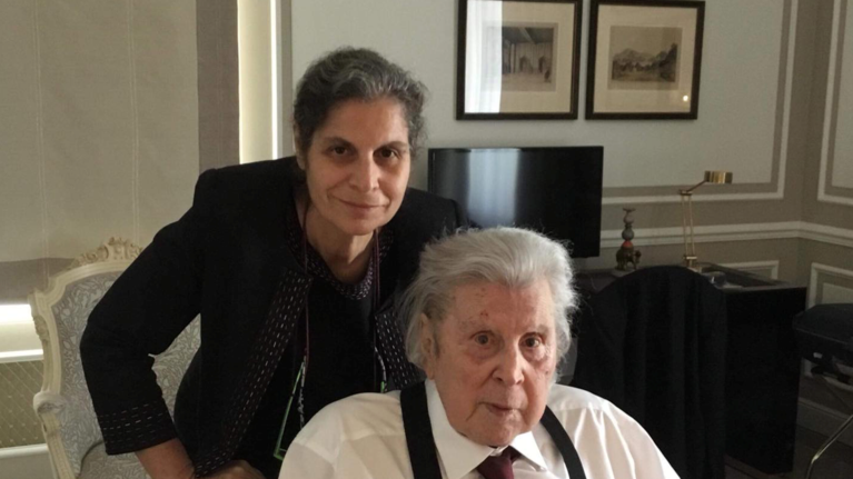 Νέο μήνυμα από τη Μαργαρίτα Θεοδωράκη: &quot;Μη με βανδαλίζετε, μην με πυροβολείτε&quot;