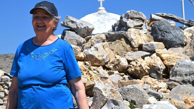 Κυρά Ρηνιώ: Η μοναδική κάτοικος στην Κίναρο - &quot;Δεν με νοιάζουν τα τουρκικά drones, με φυλάνε οι στρατιώτες&quot;