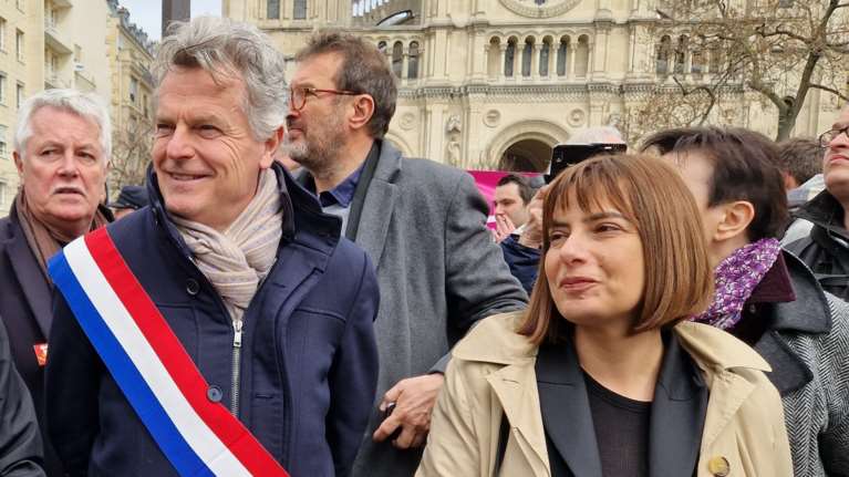 Η Ράνια Σβίγγου πήγε Παρίσι για συμπαράσταση στους διαδηλωτές και Τα Νέα την ειρωνεύθηκαν με τον νόμο Κατρούγκαλου- Η αλήθεια