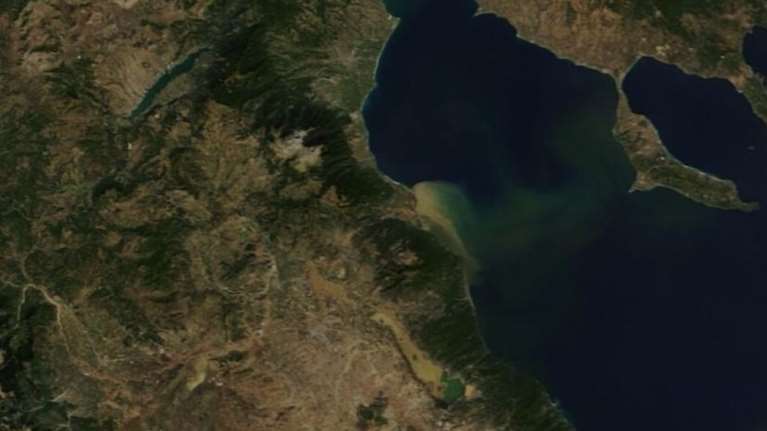 Πλημμύρες στη Θεσσαλία: Η λάσπη έφτασε μέχρι τη... Χαλκιδική - Συγκλονιστική εικόνα από δορυφόρο