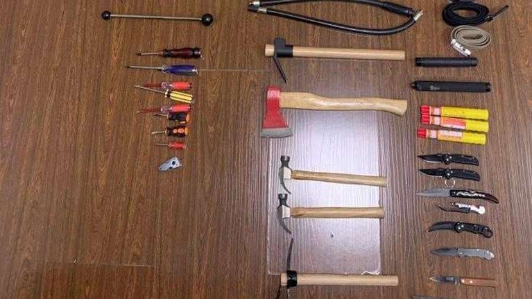 Επεισόδια οπαδών σε πλατεία Βικτωρίας και Νερατζιώτισσα: Κατασχέθηκαν μολότοφ, μαχαίρια, τσεκούρια και...αξίνες - 57 συλλήψεις