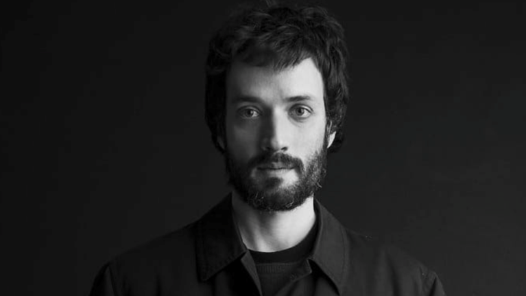 Άγριες Μέλισσες: Ποιος ηθοποιός θα πρωταγωνιστήσει στη νέα σειρά της Βικτόρια Χίσλοπ