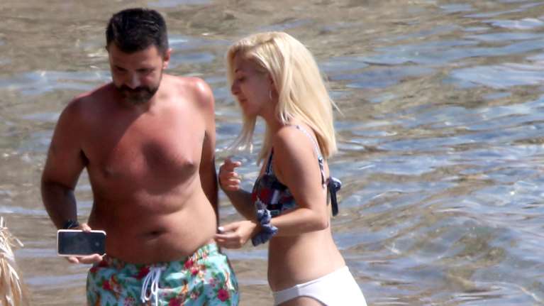 Μαρία Αναστασοπούλου: Αυτός είναι ο σύντροφός της -  Ξέγνοιαστες στιγμές στην παραλία [εικόνες]