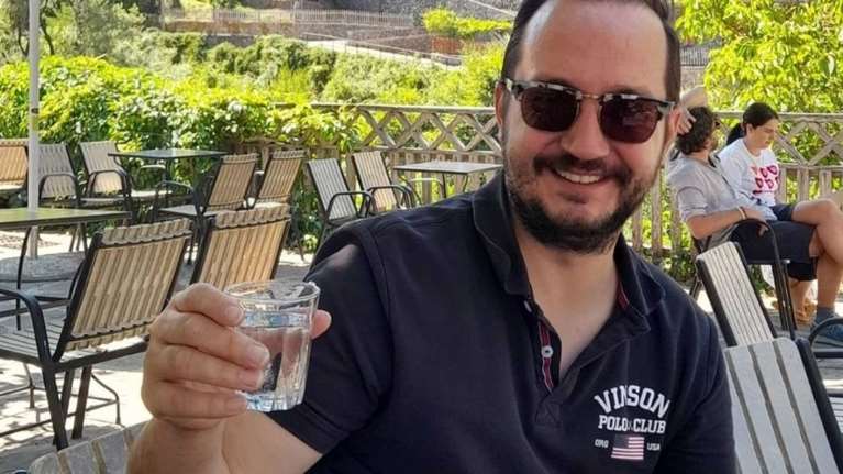 Βασίλης Καλογήρου: Με Ψαλμό του Δαυίδ ανήγγειλε την κηδεία του γιου της, η μητέρα του - Σήμερα το τελευταίο αντίο στον 39χρονο