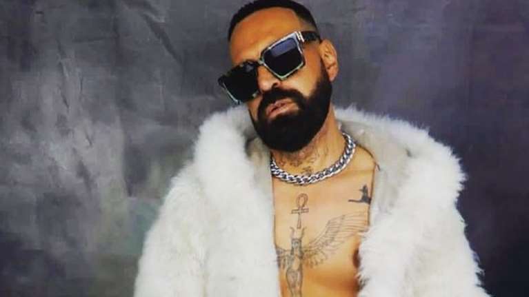 Ο ράπερ Υποχθόνιος απειλεί τον Ρωμανό της ΝΔ με χρυσή σφαίρα - &quot;Να χαίρεστε τους φίλους σας, κ. Τσίπρα&quot;