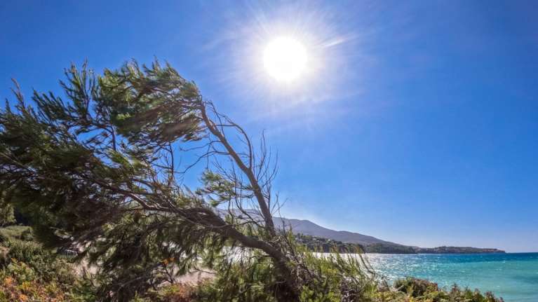 Καιρός: Καλοκαίρι για τα καλά στη βόρεια Κρήτη- Ξεπέρασε τους 32 βαθμούς ο υδράργυρος