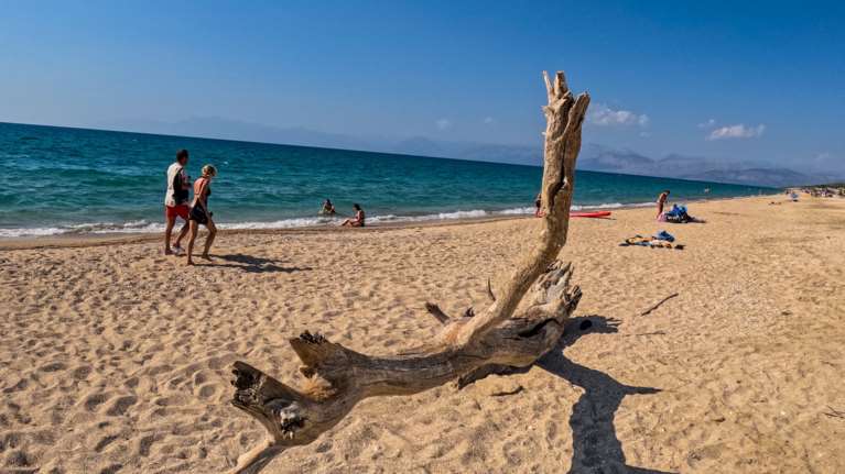Μυρίζει καλοκαίρι και σήμερα: Ηλιοφάνεια και υψηλές θερμοκρασίες - Αλλάζει ο καιρός από τη Δευτέρα