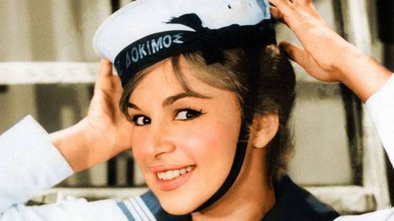 Αλίκη Βουγιουκλάκη: Η ζωή της ηθοποιού που έγινε μύθος - Από τα δύσκολα παιδικά χρόνια μέχρι την αποθέωση [εικόνες]