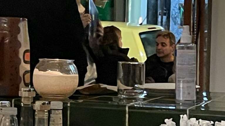 Για μεξικάνικο στου Ψυρρή ο Κυριάκος Μητσοτάκης με τη Μαρέβα [εικόνες]