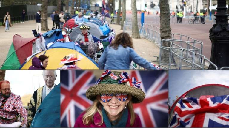 Στέψη βασιλιά Κάρολου: Σκηνές, τραπεζάκια και Union Jack - Χιλιάδες Βρετανοί κατασκηνώνουν έξω από το Μπάκιγχαμ