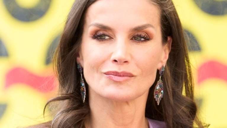 Η μεταμόρφωση της Λετίσια: Πώς η γλυκιά δημοσιογράφος έγινε το πιο ισχυρό royal icon - Η ρινοπλαστική και τα κέρινα ομοιώματα