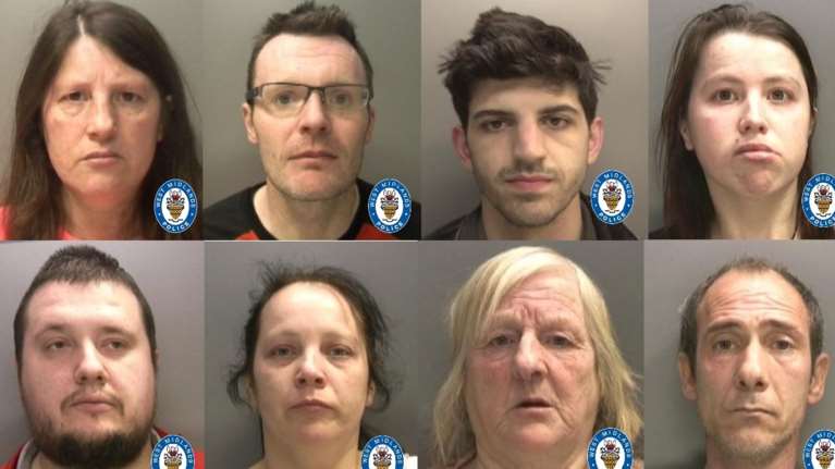 Σκληροί παιδεραστές στη Βρετανία: Γιατί οι Αρχές κράτησαν μυστικές τις τρεις δίκες με τους 21 παιδοβιαστές