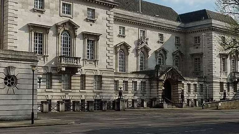 Λονδίνο: Σατανικοί γονείς σκότωσαν στο ξύλο το μόλις δύο μηνών μωρό τους- Του έσπασαν 60 κόκαλα [εικόνες]