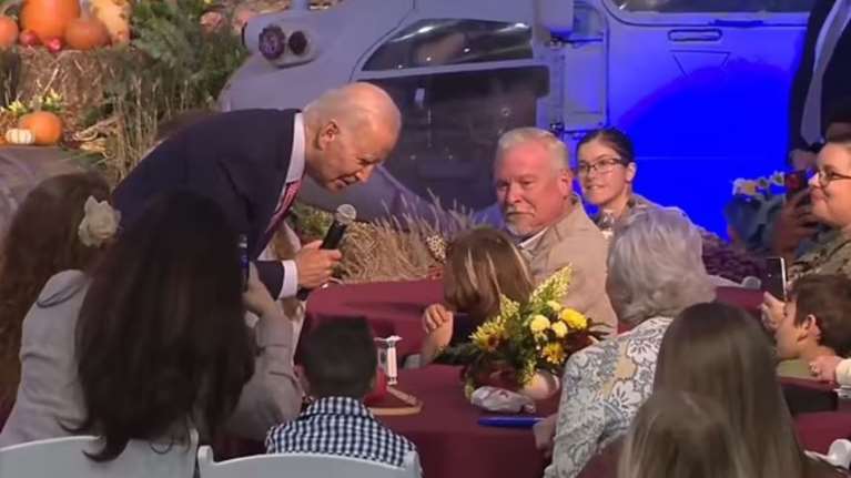 Νέα γκάφα Μπάιντεν: Κρύο αστείο σε 6χρονη - &quot;Λατρεύω τα αυτάκια σου. Πόσο είσαι; 17;&quot;