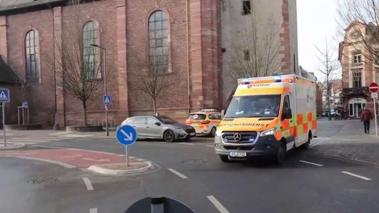 Επίθεση με μαχαίρι σε πάρκο στη Βαυαρία: Νεκροί ένα παιδί και ένας ενήλικας - Αφγανός αιτών άσυλο ο άνδρας που συνελήφθη ως ύποπτος