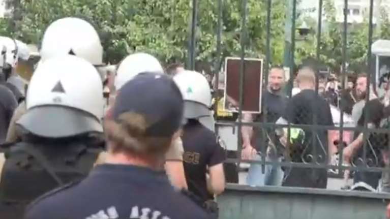 Ένταση με οπαδούς της ΑΕΚ έξω από την Ευελπίδων: Η ώρα των απολογιών - Οι βασικοί κατηγορούμενοι για τη μοιραία μαχαιριά